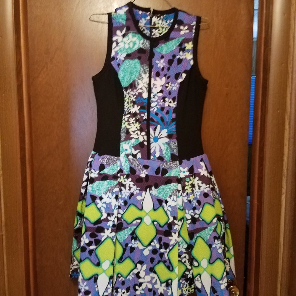 Cute abstract floral spring/summer dress.
